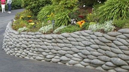 build retaining walls with concrete bags