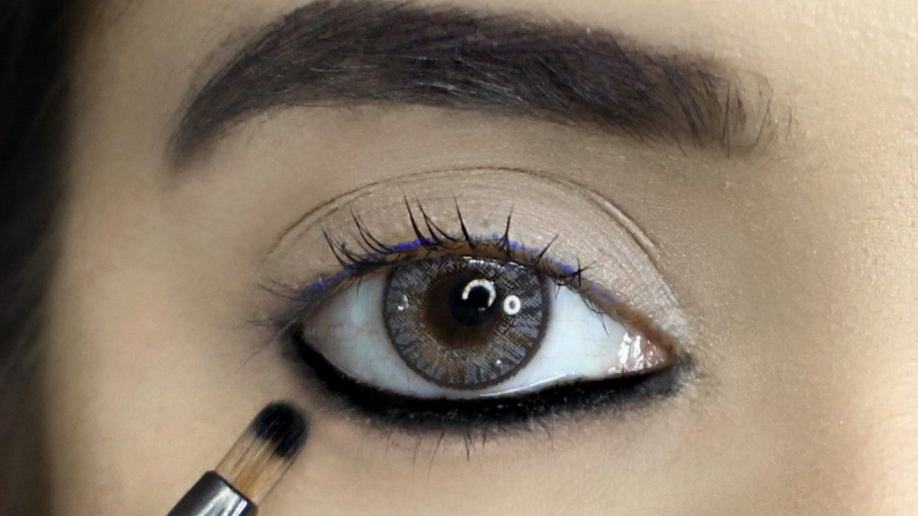 How To Blend Kajal Without Making Eyeshadow Muddy?